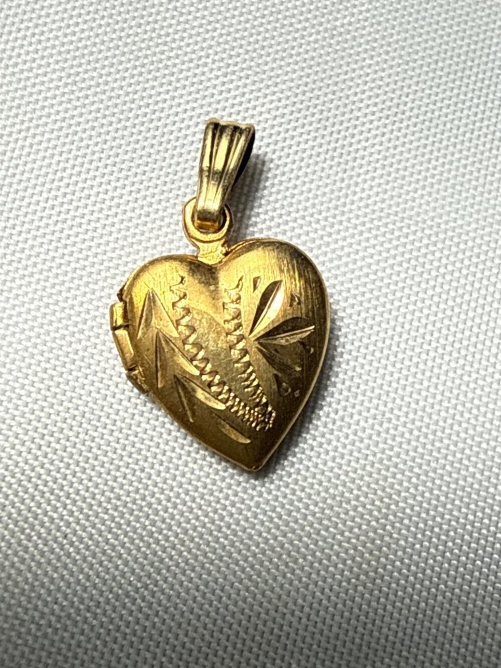 General Vintage 14K Gold Filled Etched Heart Locket Pendant Grandmacore Cottagec